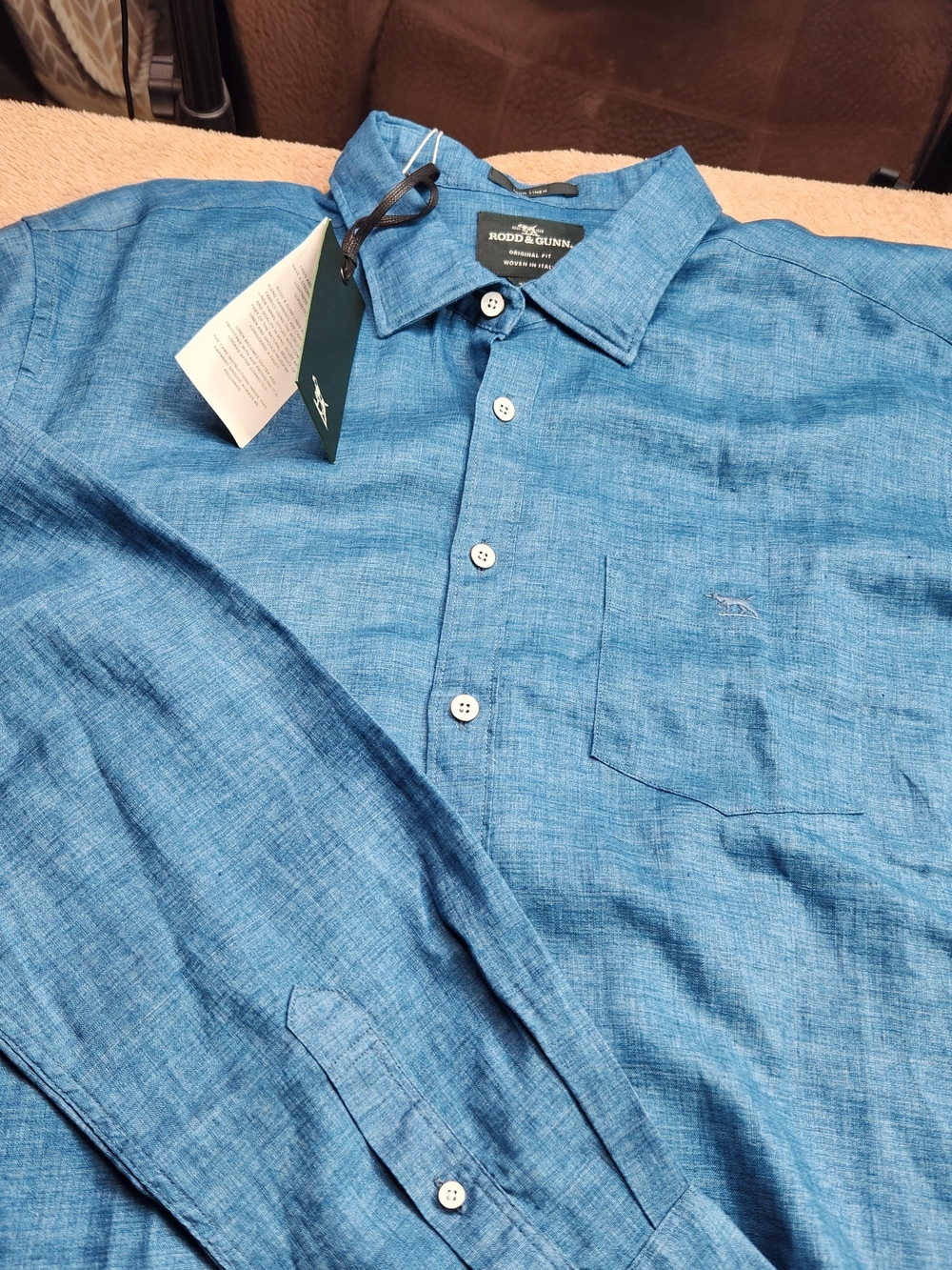 Rodd & Gunn Men’s Blue Button-Up Shirt NWT Flaw On Right Sleeve.
